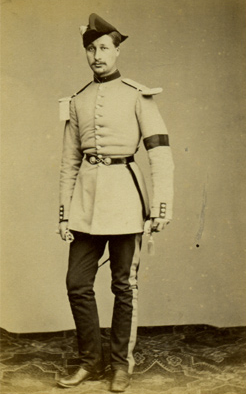 Lionel Charles Joseph Berthier de Lasalle - en petite tenue de sous lieutenant en 1863 - porte le brassard noir en deuil d'Almric Alexandre Berthier de Lasalle - son pre- dcd au mois de mai 1862